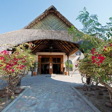 Oshakati Country Hotel ภายนอก รูปภาพ