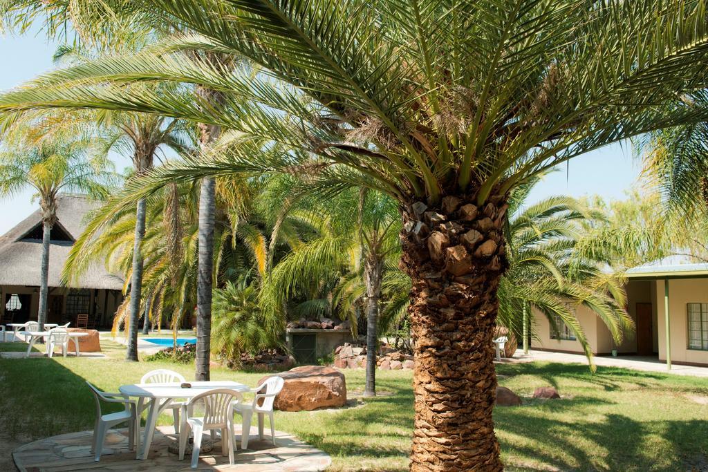 Oshakati Country Hotel ภายนอก รูปภาพ