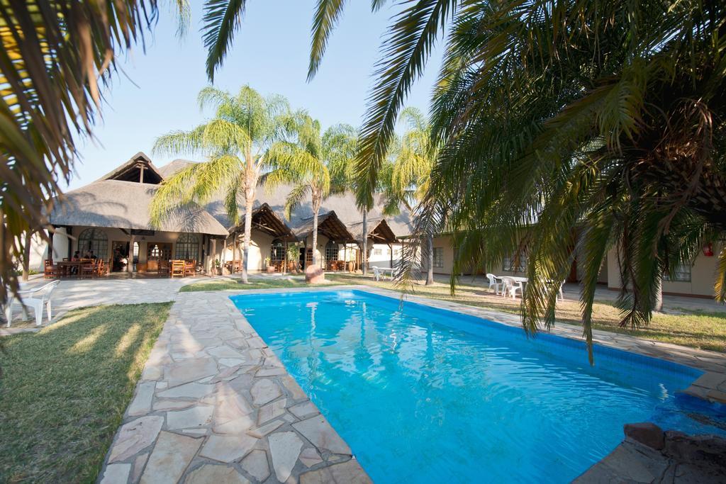 Oshakati Country Hotel ภายนอก รูปภาพ