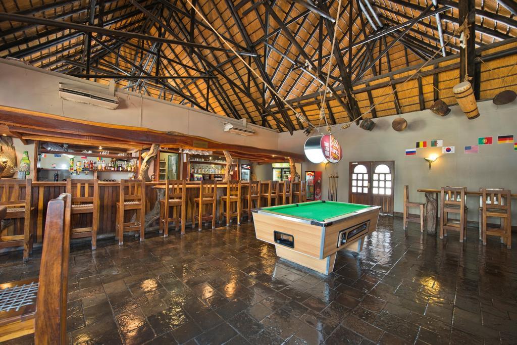 Oshakati Country Hotel ภายนอก รูปภาพ