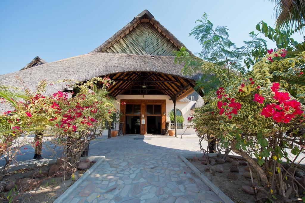 Oshakati Country Hotel ภายนอก รูปภาพ