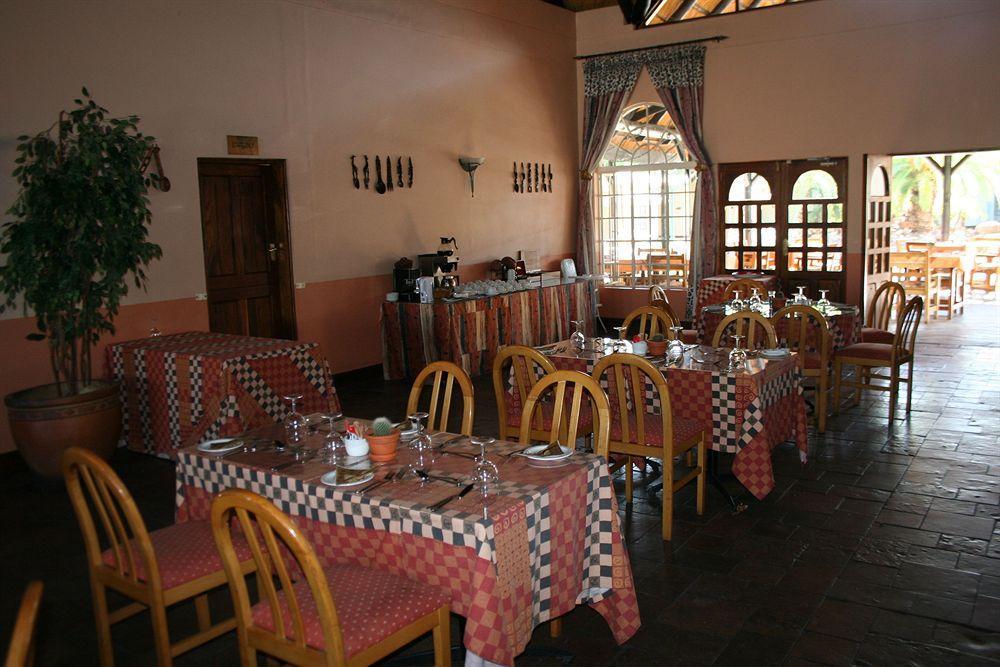 Oshakati Country Hotel ภายนอก รูปภาพ