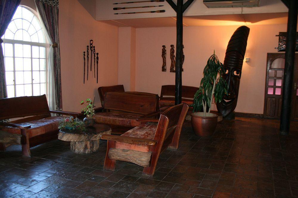 Oshakati Country Hotel ภายนอก รูปภาพ