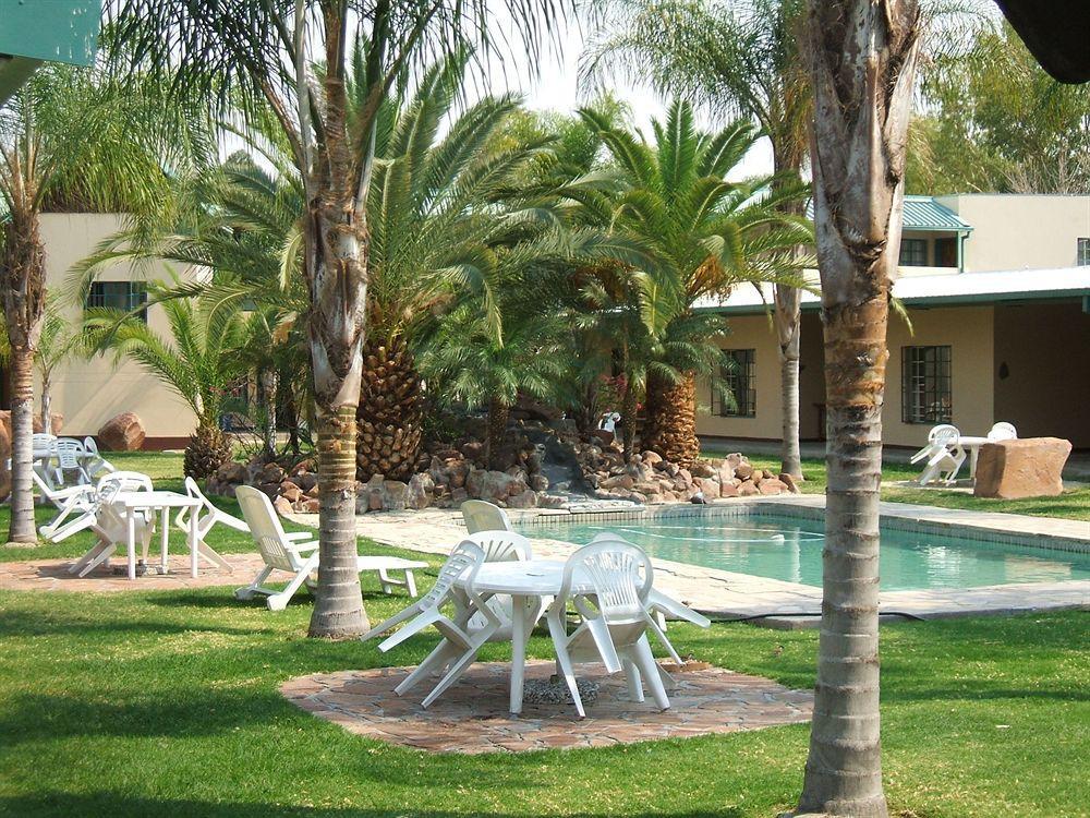 Oshakati Country Hotel ภายนอก รูปภาพ
